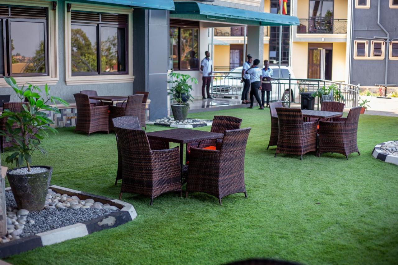 Das Berliner Hotel Kampala Ngoại thất bức ảnh